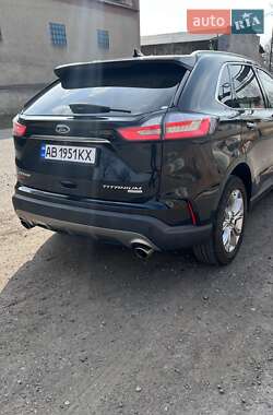 Позашляховик / Кросовер Ford Edge 2019 в 