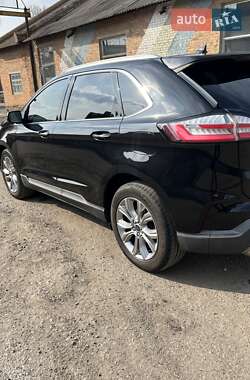 Позашляховик / Кросовер Ford Edge 2019 в 