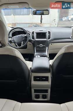 Позашляховик / Кросовер Ford Edge 2019 в 