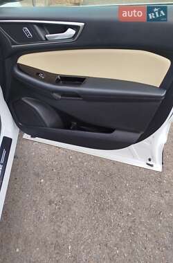 Внедорожник / Кроссовер Ford Edge 2016 в 