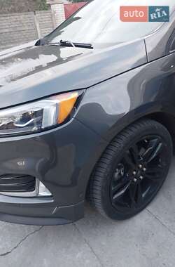 Внедорожник / Кроссовер Ford Edge 2019 в 