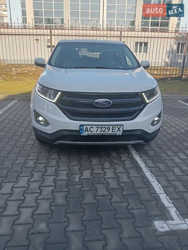 Позашляховик / Кросовер Ford Edge 2016 в 