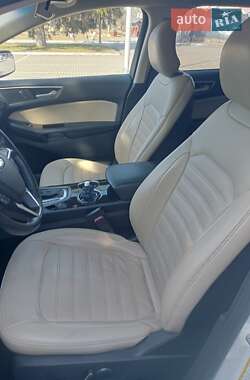 Позашляховик / Кросовер Ford Edge 2016 в 