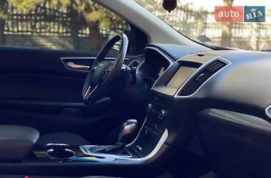 Позашляховик / Кросовер Ford Edge 2015 в 