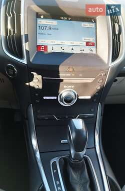 Позашляховик / Кросовер Ford Edge 2018 в 