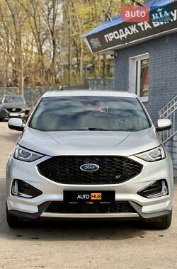 Позашляховик / Кросовер Ford Edge 2019 в 