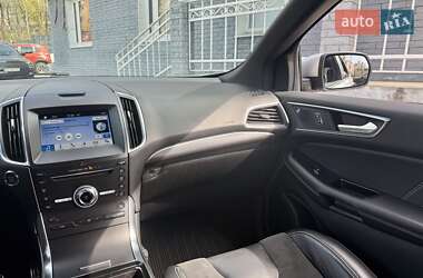 Позашляховик / Кросовер Ford Edge 2019 в 
