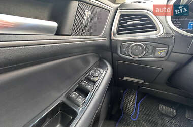 Внедорожник / Кроссовер Ford Edge 2018 в 