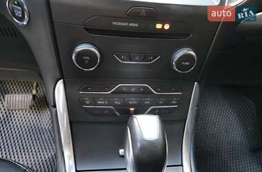 Внедорожник / Кроссовер Ford Edge 2016 в 