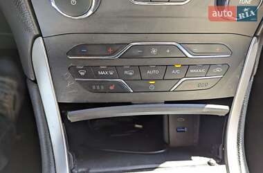Внедорожник / Кроссовер Ford Edge 2015 в 