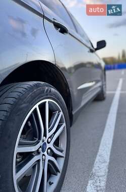 Внедорожник / Кроссовер Ford Edge 2019 в 
