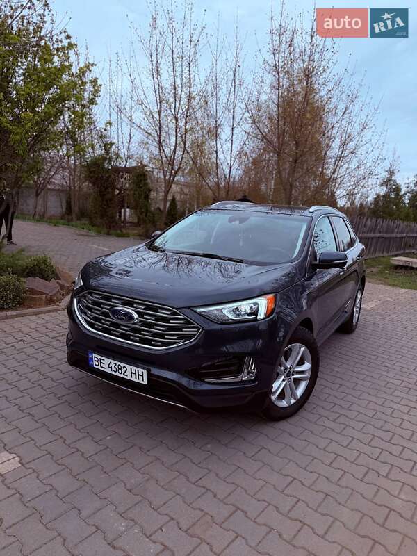 Позашляховик / Кросовер Ford Edge 2019 в 