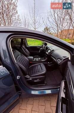 Позашляховик / Кросовер Ford Edge 2019 в 