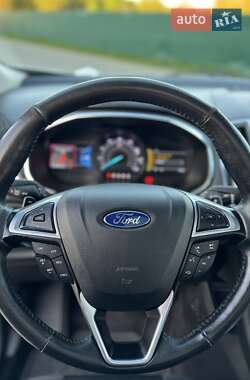 Внедорожник / Кроссовер Ford Edge 2015 в 