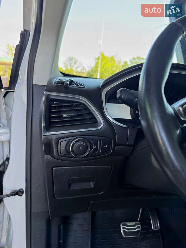 Позашляховик / Кросовер Ford Edge 2015 в Одесі