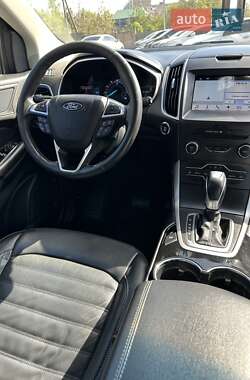 Позашляховик / Кросовер Ford Edge 2016 в 