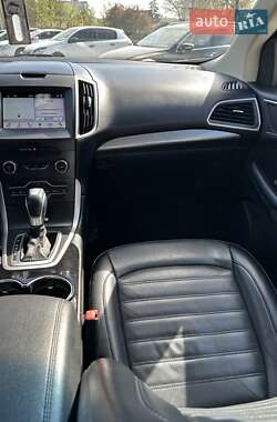 Позашляховик / Кросовер Ford Edge 2016 в 