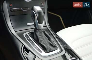 Внедорожник / Кроссовер Ford Edge 2016 в 