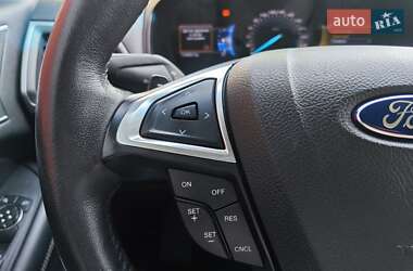 Внедорожник / Кроссовер Ford Edge 2015 в 