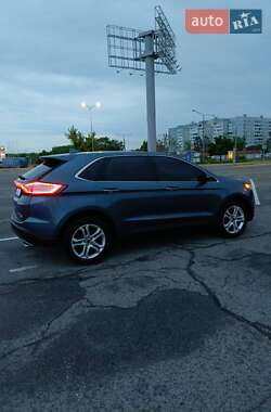 Позашляховик / Кросовер Ford Edge 2018 в 