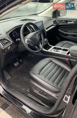 Позашляховик / Кросовер Ford Edge 2023 в 