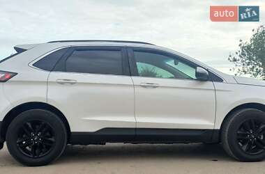 Позашляховик / Кросовер Ford Edge 2018 в 