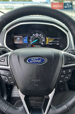 Внедорожник / Кроссовер Ford Edge 2016 в 