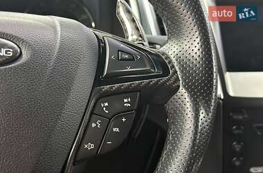 Позашляховик / Кросовер Ford Edge 2016 в 