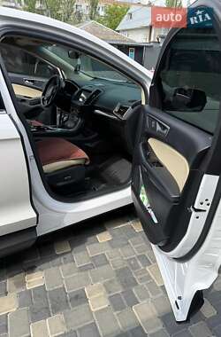Внедорожник / Кроссовер Ford Edge 2017 в 