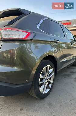 Внедорожник / Кроссовер Ford Edge 2017 в 