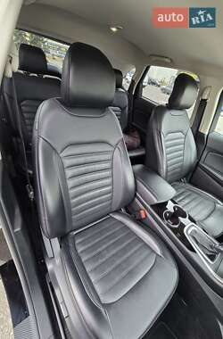 Внедорожник / Кроссовер Ford Edge 2018 в 