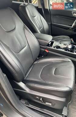Внедорожник / Кроссовер Ford Edge 2019 в 