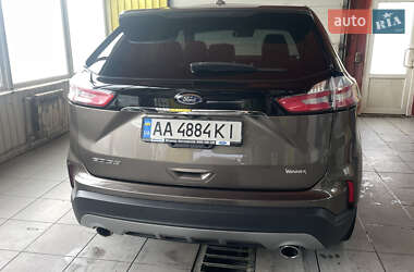 Позашляховик / Кросовер Ford Edge 2019 в 