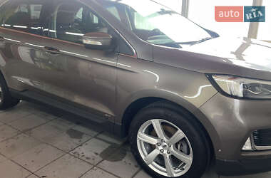 Позашляховик / Кросовер Ford Edge 2019 в 