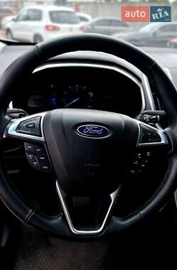 Позашляховик / Кросовер Ford Edge 2016 в 
