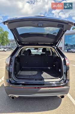 Внедорожник / Кроссовер Ford Edge 2017 в 