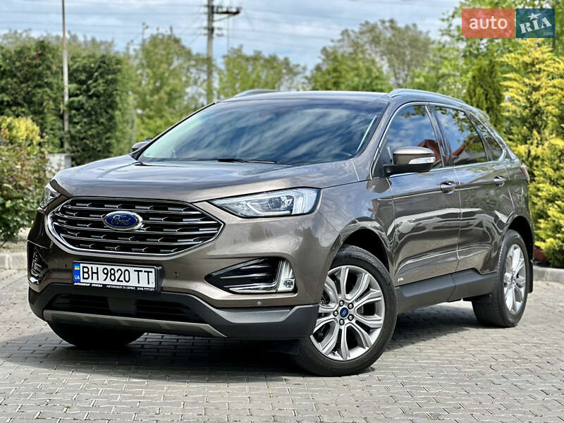 Позашляховик / Кросовер Ford Edge 2019 в 