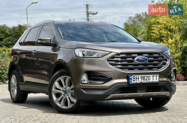 Позашляховик / Кросовер Ford Edge 2019 в 