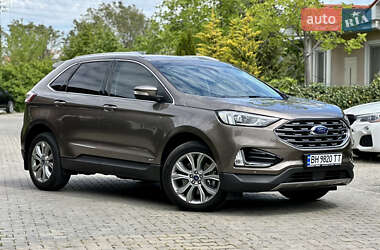 Позашляховик / Кросовер Ford Edge 2019 в 