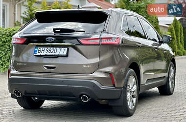 Позашляховик / Кросовер Ford Edge 2019 в 