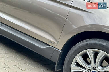 Позашляховик / Кросовер Ford Edge 2019 в 