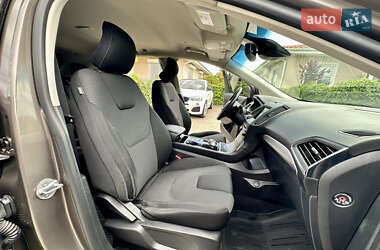 Позашляховик / Кросовер Ford Edge 2019 в 