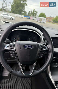 Позашляховик / Кросовер Ford Edge 2019 в 