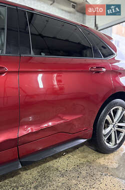 Внедорожник / Кроссовер Ford Edge 2016 в 