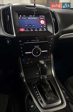 Внедорожник / Кроссовер Ford Edge 2016 в 