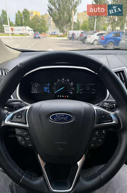 Внедорожник / Кроссовер Ford Edge 2017 в 