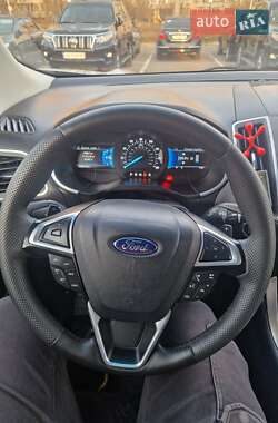 Позашляховик / Кросовер Ford Edge 2016 в 