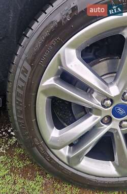 Позашляховик / Кросовер Ford Edge 2016 в 