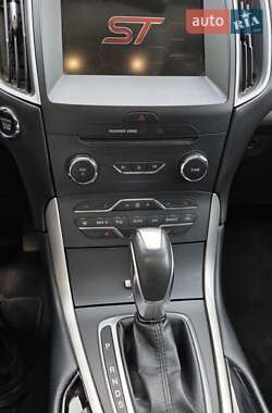 Внедорожник / Кроссовер Ford Edge 2017 в 