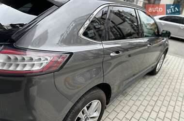 Позашляховик / Кросовер Ford Edge 2015 в 